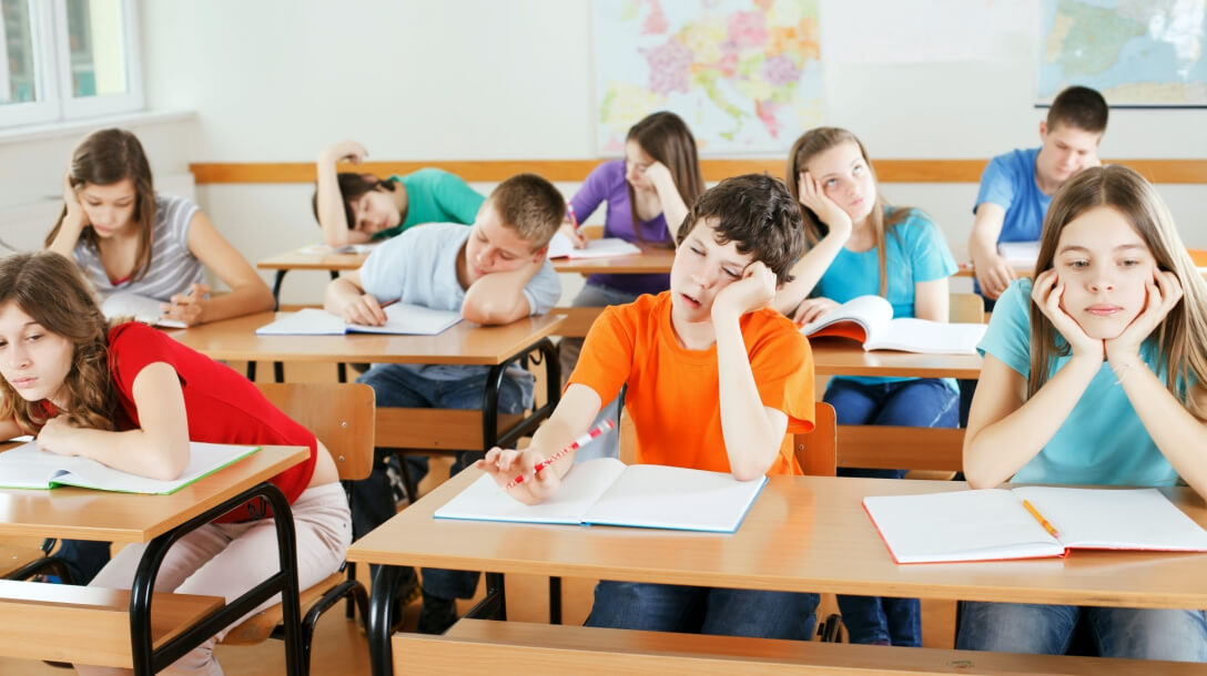 Read more about the article Geleneksel Öğretim Yöntemlerinin Başarısız Olmasının Altı Nedeni