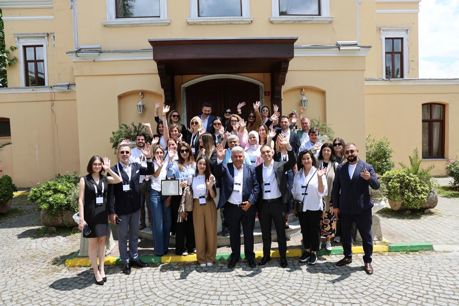 Read more about the article Helen Doron Franchisee Konferansı 2025: Eğitimle Hayatları Değiştiren Yolculuk